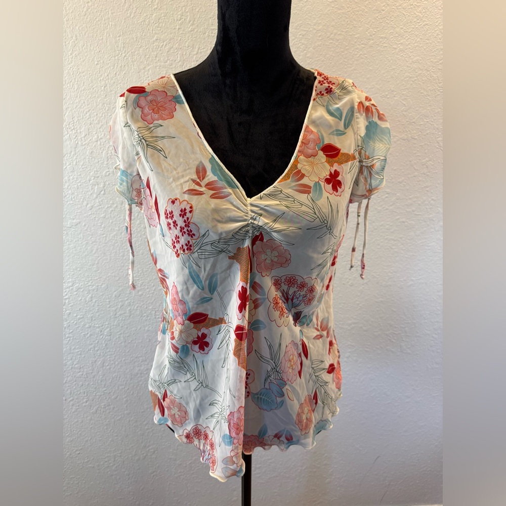 Monroe & Main Floral V-Neck Camisole - Cream‎ and Red